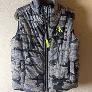 Calvin Klein Gray Camo Vest with Neon Highlights - Boys - Size 5T
